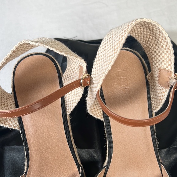 NEW Ann taylor Loft  size 9 flat form shoes - Picture 3 of 9